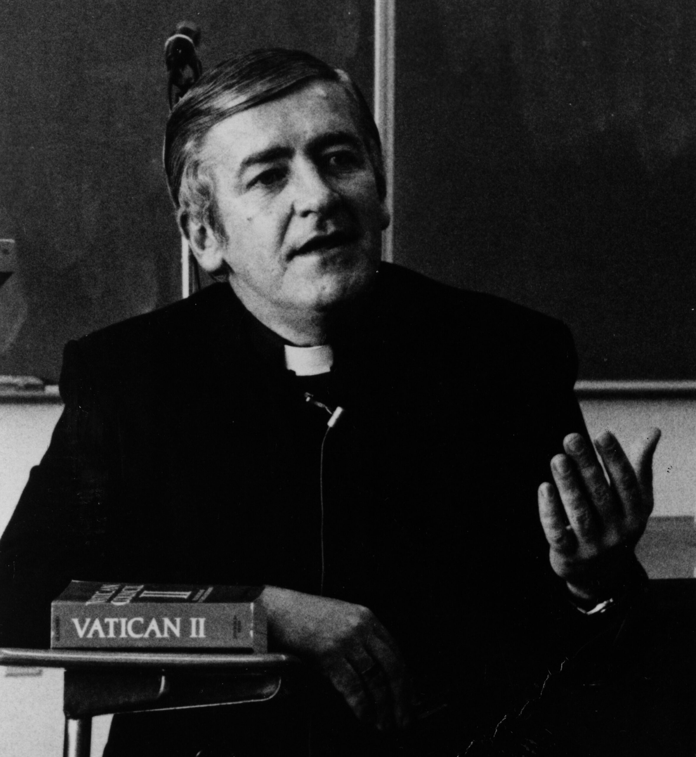 25-Bishop-Murphy-discusses-Vatican-II