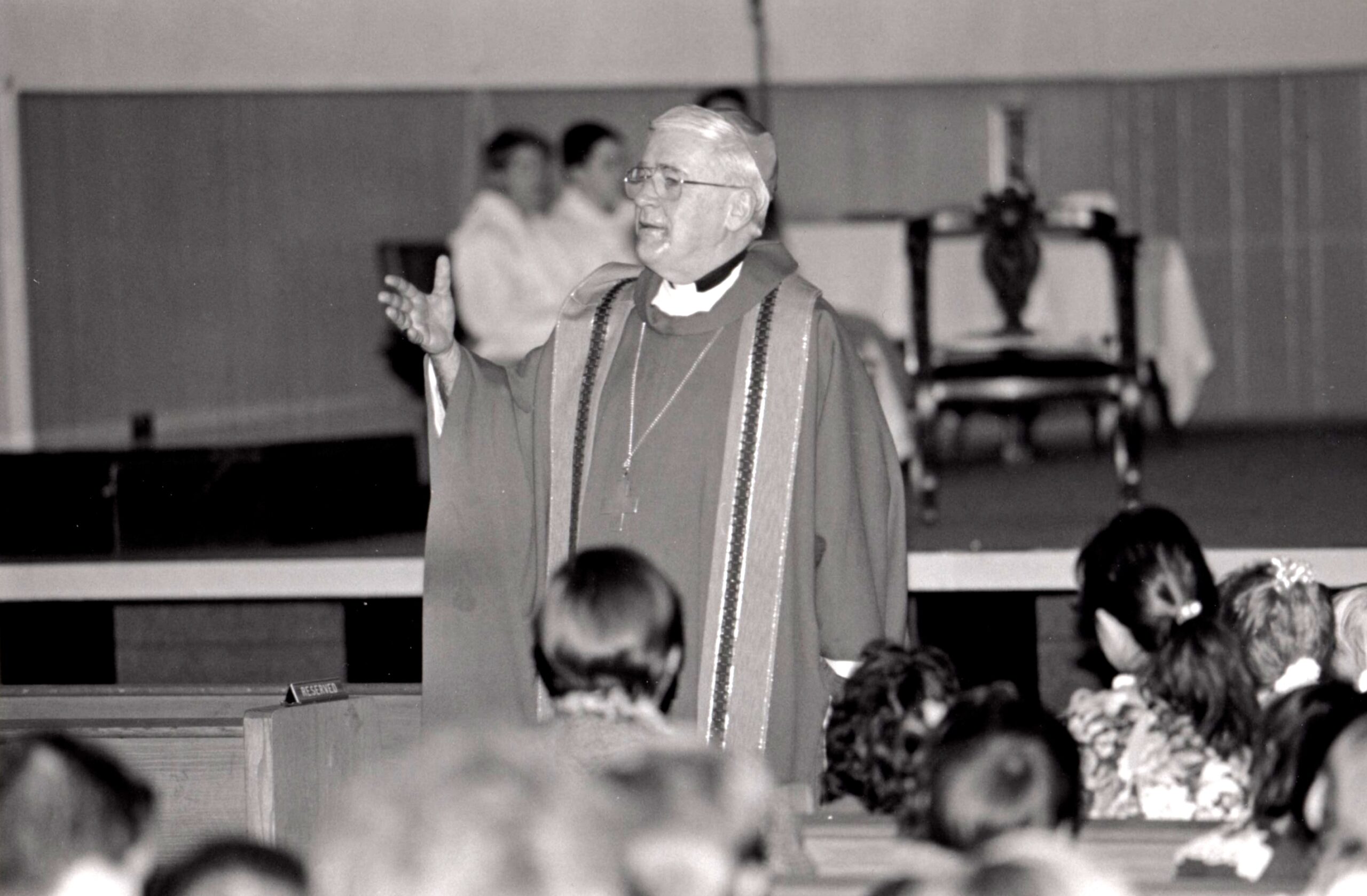 34-Bishop-Murphy-at-Mass-with-students