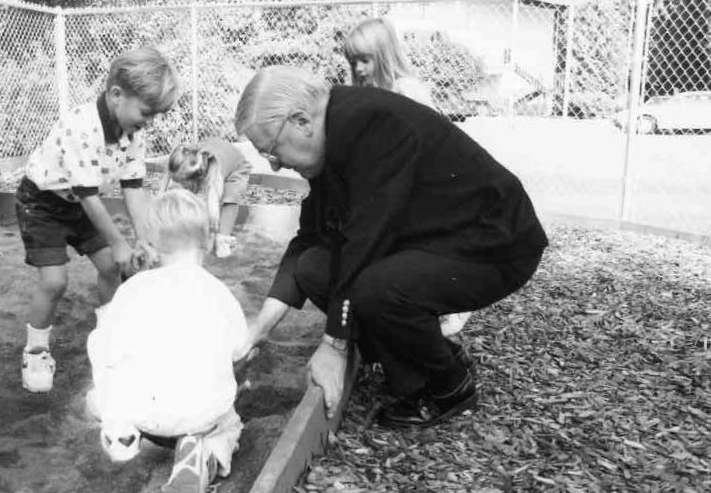 66-Oct-of-1988-Bishop-Murphy-with-Children