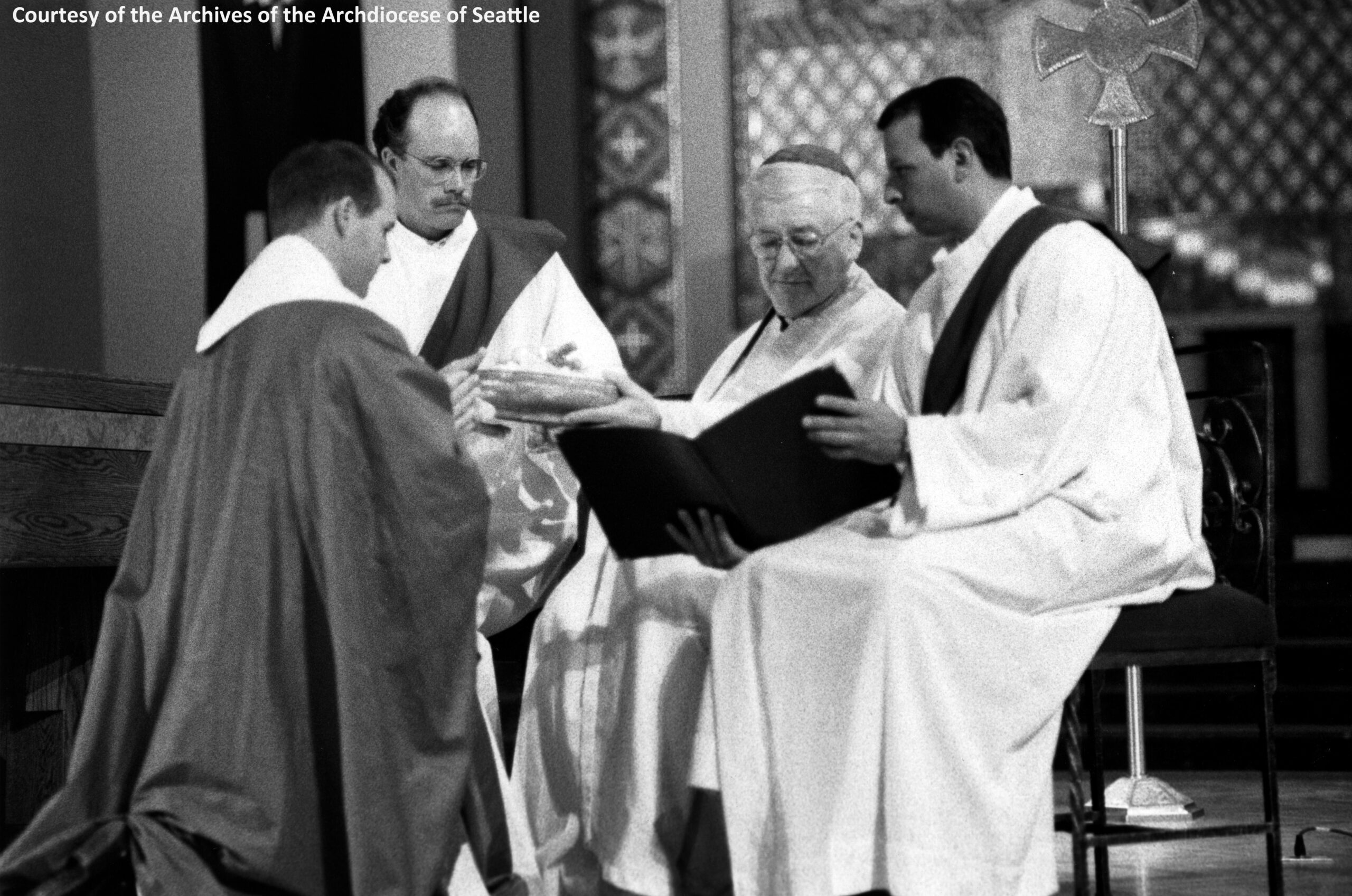 77-AM-anointing-the-palms-with-chrism